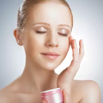 Top 3 produse bio pentru îngrijirea tenului acneic