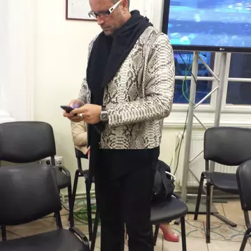 Cătălin Botezatu, excentric sau îndrăgostit?