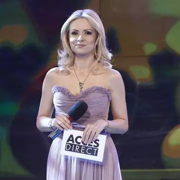 Simona Gherghe şi-a schimbat look-ul! Uite cum a apărut în faţa publicului