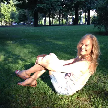 Laura Cosoi şi-a schimbat look-ul. Îţi place cum arată acum?