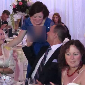 Mama Biancăi, cu sânii la vedere! Uite ce decolteu ameţitor a avut