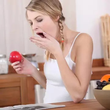 De ce îţi miroase gura urât dimineaţa