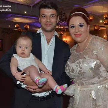 Oana Roman şi iubitul ei, în rol de părinţi. Cum le stă?