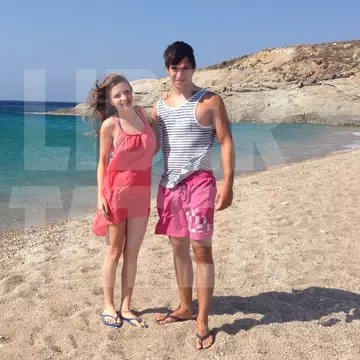 Peripeţii în vacanţă! Vezi ce au păţit Criss şi Vlad din LaLa Band în Grecia şi la Londra