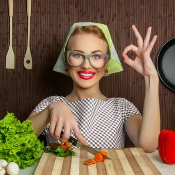 Dietă: De ce te slăbesc salatele