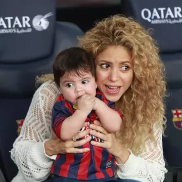 Poze: Shakira, la meci cu micuţul Milan