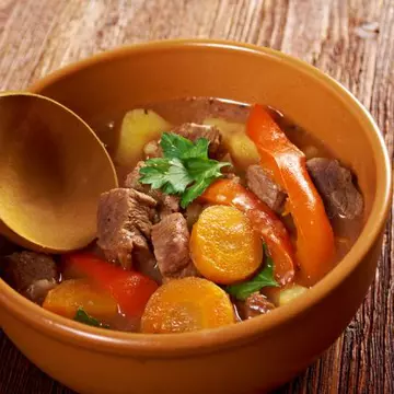 Tigaie de cartofi cu legume