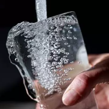 Un microorganism letal, descoperit în apa de la robinet! Dacă eşti infectat, mori în 12 zile! 