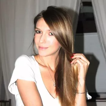Cum arată Adela Popescu abia ieşită din duş
