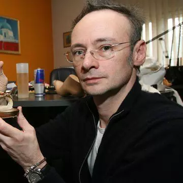 Mihai Albu a descoperit pantofii cu... gheare de pui