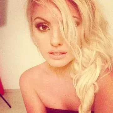 Alexandra Stan, schimbare radicală de look. Vezi cum îi stă roşcată