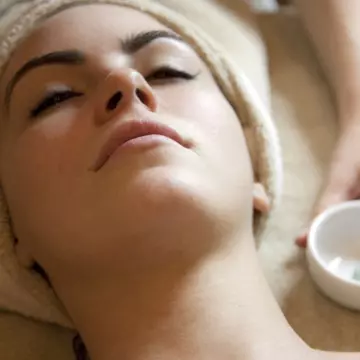 Piele uscată regenerată de produsele făcute în casă