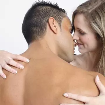 7 semne că e îndrăgostit de tine