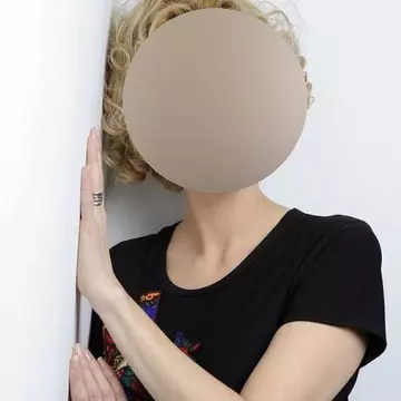 O MARE VEDETĂ TV DIN ROMÂNIA DIVORŢEAZĂ! EA ŞI SOŢUL ÎŞI SPUN ADIO DUPĂ 15 ANI DE MARIAJ!