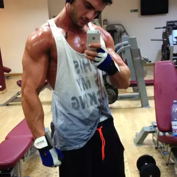 Poze: Uite ce sexy e Dorian Popa la sala de fitness