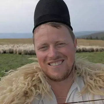 Ghiţă ciobanul are o soţie super sexy!