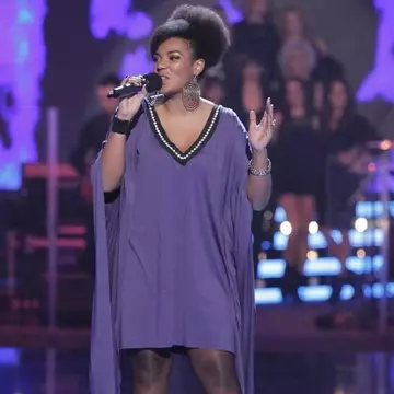 Julie Mayaya, câştigătoarea de la Vocea României, a plecat din ţară