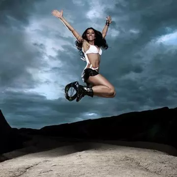 Kinga Sebestyen lansează imnul Kangoo Jumps