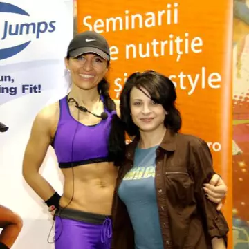 Marian Drăgulescu şi Corina Ungureanu fac Kangoo Jumps cu Kinga Sebestyen