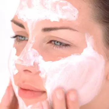 Cum să scapi de punctele negre cu o mască făcută în casă!