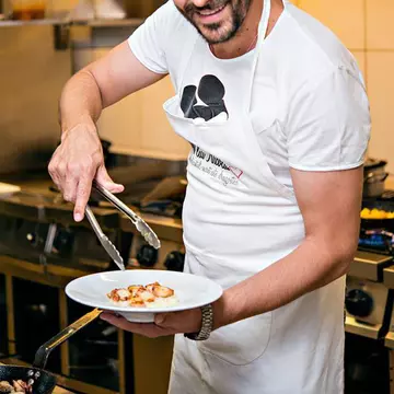 A renunţat la cariera de manechin pentru a-l urma. Uite cât de frumoasă e soţia lui Nicolai Tand!