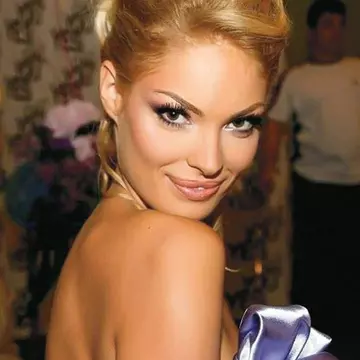 Iată ce face Valentina Pelinel ca să aibă tenul perfect!