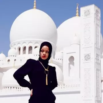 Rihanna, "mai îmbrăcată" ca niciodată. Uite ce a purtat în Arabia Saudită!