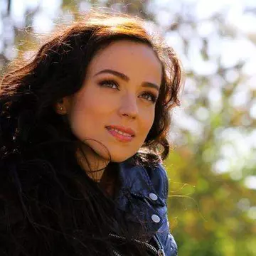 Olivia Steer înainte de raw-vegan. Fuma şi era chemată la tribunal