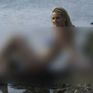 Andreea Bănică, mult mai slabă şi vopsită blond platinat! Uite cum arăta cântăreaţa, la începuturile ei în muzică! FOTO