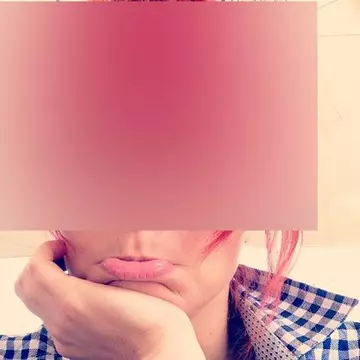 Bolnavă de oboseală, o celebră cântăreaţă se ţine numai cu pastile