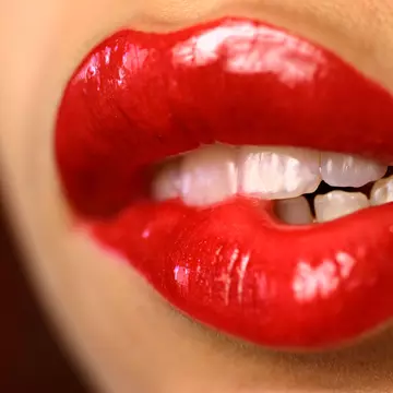 Buze senzuale cu balsamuri naturale, perfecte pentru iarna