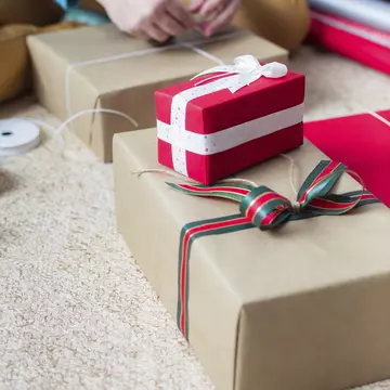 Trucuri ca să alegi cadoul potrivit pentru cei dragi