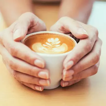 Cafeaua, elixirul frumuseţii. Tratamente pentru piele şi păr