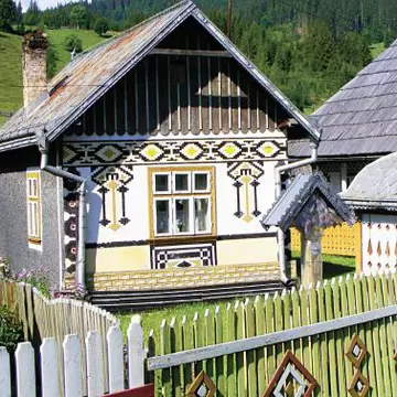 Casele îmbrăcate în ie din Ciocăneşti