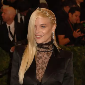 Coafuri de ocazie pentru un look sălbatic
