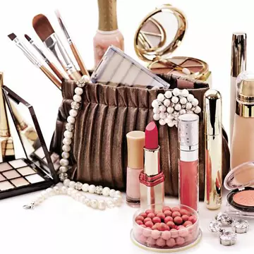 Cât timp păstrăm produsele cosmetice