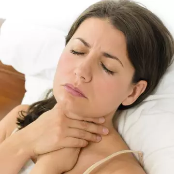3 băuturi care calmează durerea de gât