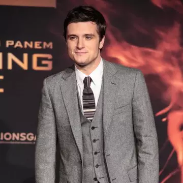Cum s-a îmbrăcat Jennifer Lawrence la premierele "Hunger Games"