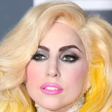 De nerecunoscut! Lady Gaga, în cea mai înfricoşătoare ţinută