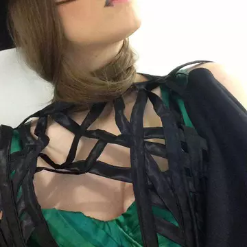Iulia Albu, femeia cu mustaţă peste faţă. Cum a şocat din nou