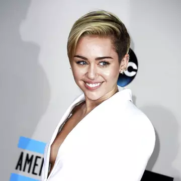Miley Cyrus, la fel ca Mădălin Ionescu! Vezi ce au în comun cele două vedete!