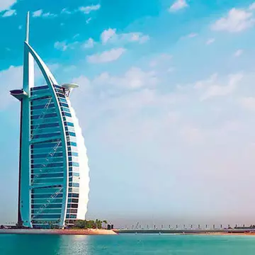 Cat a fost platit un român care a lucrat la Burj Al Arab: directorii ar fi invidioşi