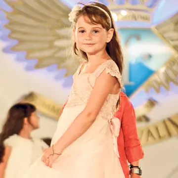 Mare prietenie între fata şi noua iubită a lui Iri! Fiica lui Columbeanu şi Alexandra au defilat pe acelaşi podium de modă
