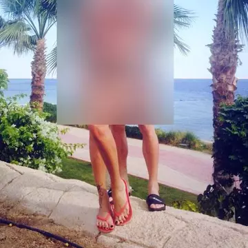 MITEA O PIPĂIE PE TONCIU, ÎN VĂZUL LUMII! Uite ce gesturi îndrăznețe are, în public