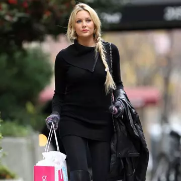 Cu ce să combini un pulover banal ca să obţii o ţinută de efect