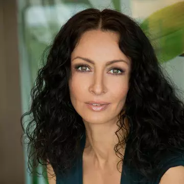 Mihaela Rădulescu continuă războiul cu reprezentanţii Bisericii