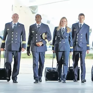 Scandal la TAROM pe costumele lui Botezatu