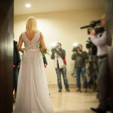 Elena Udrea, mireasă de ziua ei! Iată ce rochie a ales să poarte | FOTO