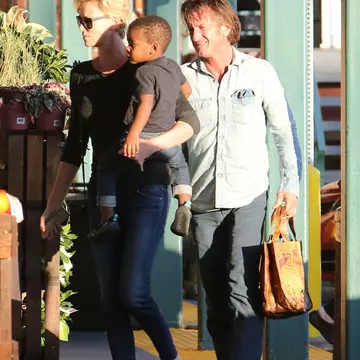 O nouă dovadă că Charlize Theron şi Sean Penn sunt împreună