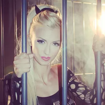 Andreea Bălan, specialistă în PR. Ce poză foloseşte pentru promovare